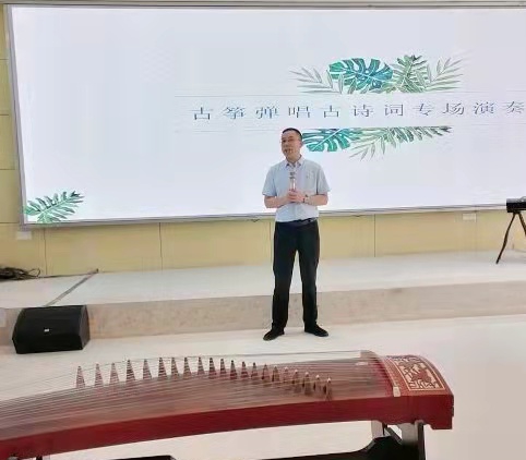 1632731834430432.jpg 4李梦醒校长擎画益师科研新蓝图.jpg